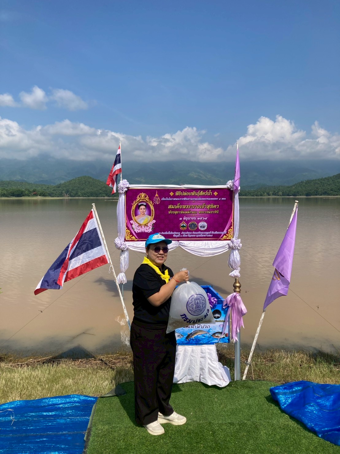 title - กิจกรรมจิตอาสาปรับปรุงภูมิทัศน์และปล่อยพันธุ์สัตว์น้ำเนื่องในวันเฉลิมพระชนมพรรษาสมเด็จพระนางเจ้าสุทิดา พัชรสุธาพิมลลักษณ พระบรมราชินี